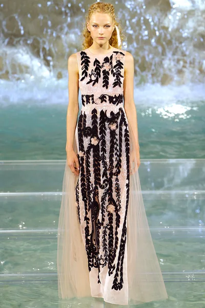 Look 25